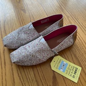 Women’s TOMS Candy Cane Glitter 8.5 NWT